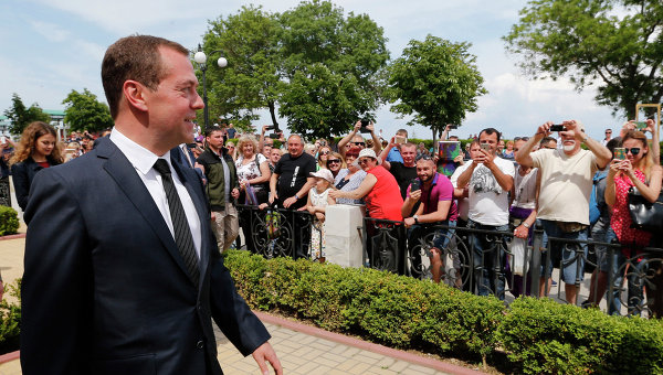 Дмитрий Медведев в ходе визита в Крым 23 мая 2016 года