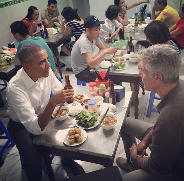 Президент США Барак Обама поужинал в простом ресторане во вьетнамском городе Ханой.