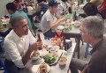 Президент США Барак Обама поужинал в простом ресторане во вьетнамском городе Ханой.
