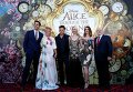 Депп, Васиковска, Хэтэуэй и Пинк представили в Голливуде Алису в Зазеркалье
