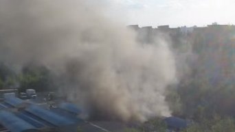 Крупный пожар на рынке в Макеевке. Видео
