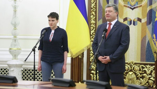 Надежда Савченко и Петр Порошенко. Архивное фото