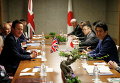 Премьер-министр Великобритании Дэвид Кэмерон на встрече с премьер-министром Японии Синдзо Абэ в Шима, префектура Миэ, Япония