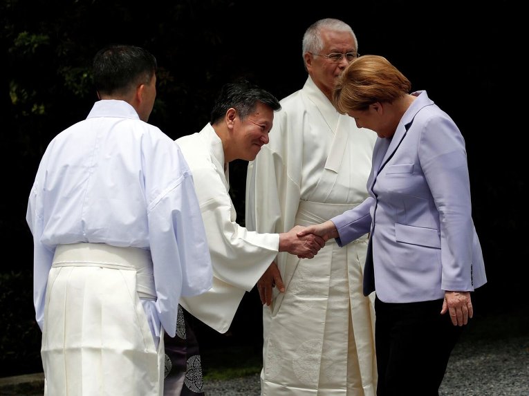 Ангела Меркель в ходе саммита G7 в Японии