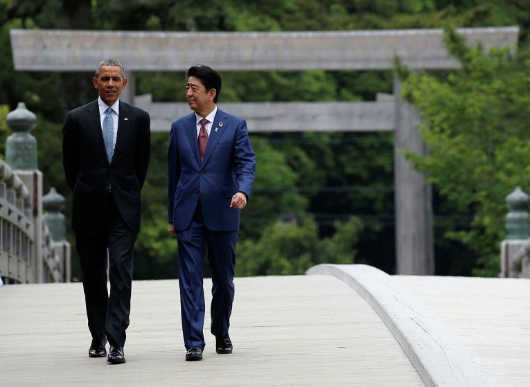Барак Обама и Синдзо Абэ в ходе саммита G7 в Японии