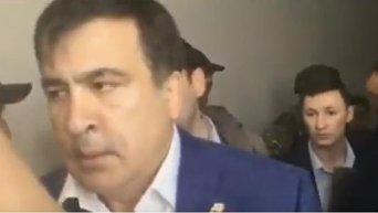 Саакашвили прорвался в кабинет Нишнианидзе, где проходит обыск