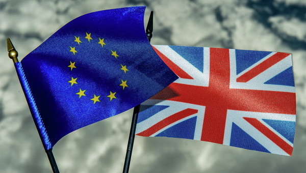 Флаги Евросоюза и Великобритании
