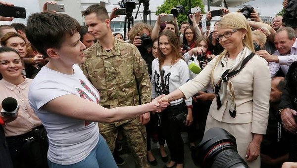 Надежда Савченко и Юлия Тимошенко. Архивное фото