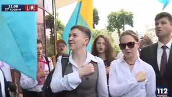 Савченко спела гимн, прибыв на свою пресс-конференцию. Видео
