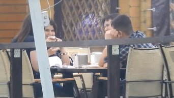 Савченко с друзьями в ресторане. Видео