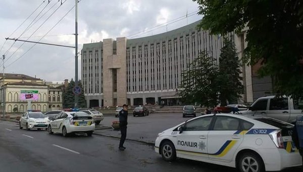 В Днепропетровске заблокированы мэрия и обладминистрация