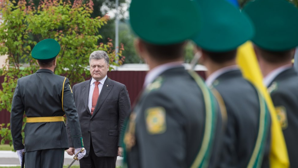 Порошенко посетил мобильный пограничный отряд Госпогранслужбы в Киеве