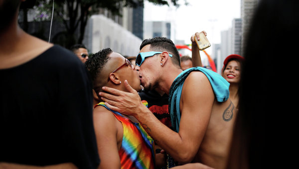Крупнейший в мире гей-парад. Архивное фото