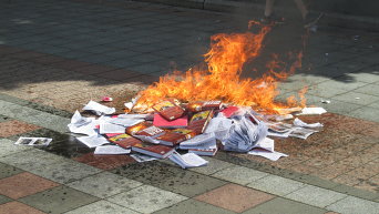 Сжигание книг под Верховной Радой