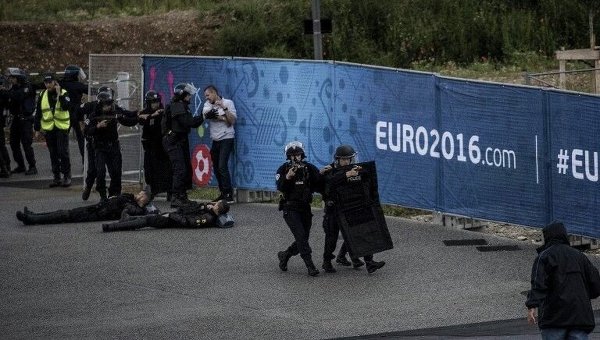 Сотрудники французской полиции готовятся к Евро-2016