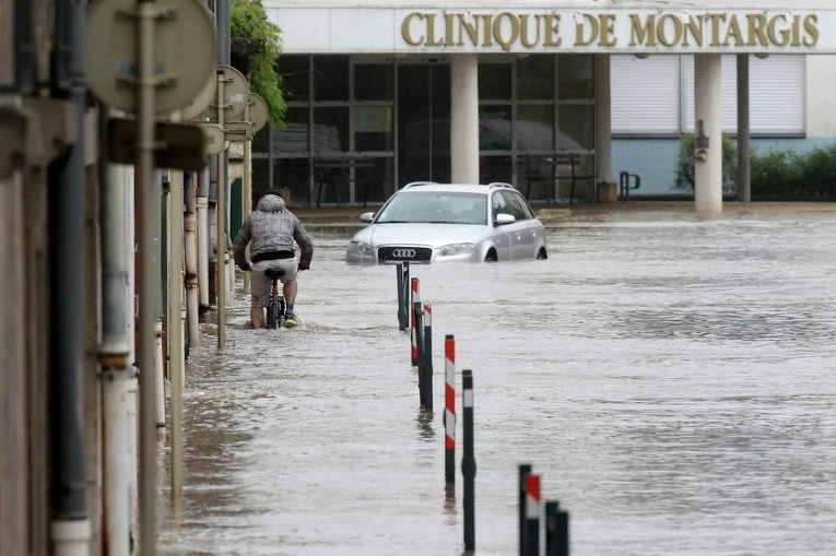 Последствия дождей во Франции