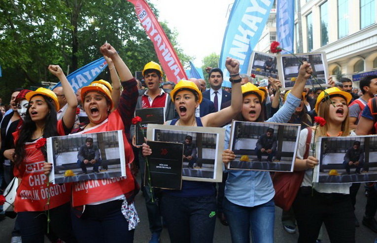 Во время демонстрации в Анкаре в ознаменование третьей годовщины начала протестов в парке Гези
