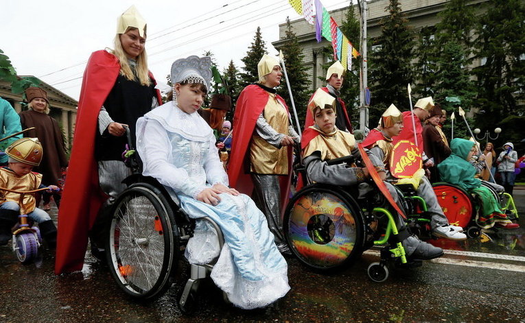 Ежегодный карнавал в честь Международного дня защиты детей в центре Красноярска, Россия