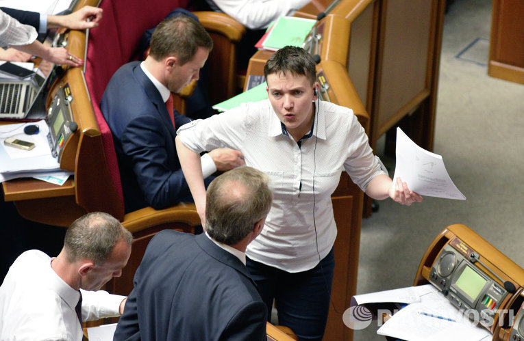 Надежда Савченко на заседании Верховной Рады Украины в Киеве.