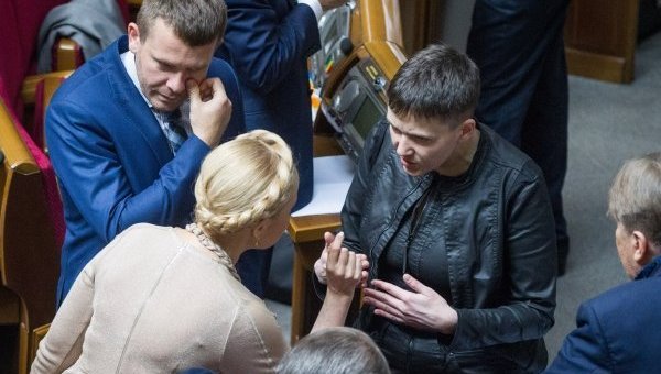 Юлия Тимошенко и Надежда Савченко. Архивное фото