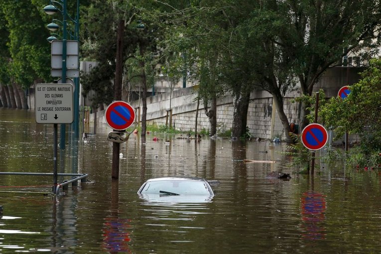 Последствия наводнения в Париже