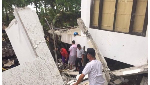 При обрушении отеля в Таиланде погиб турист
