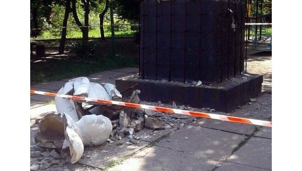 В Макеевке взорвали памятник Ленину