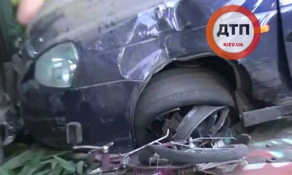 В Киевской области пьяный водитель сбил насмерть двух детей