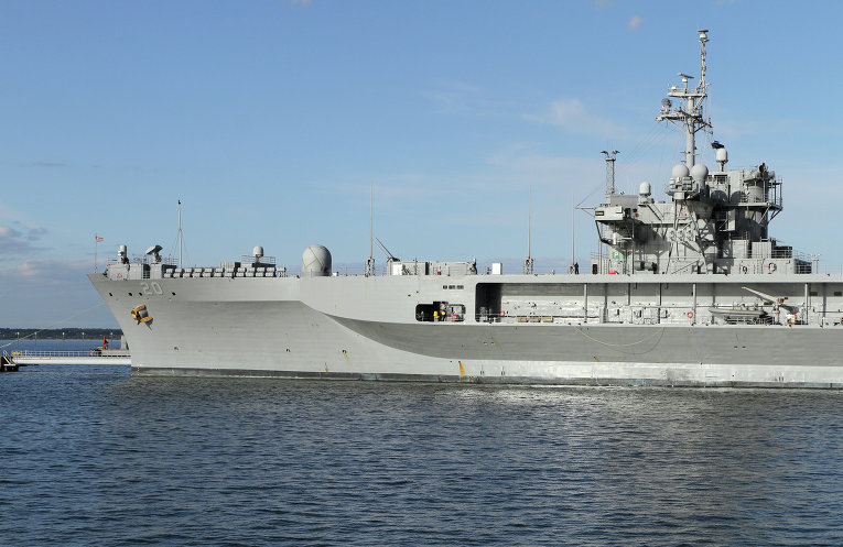 Флагманский корабль шестого флота США Mount Whitney в порту Таллина