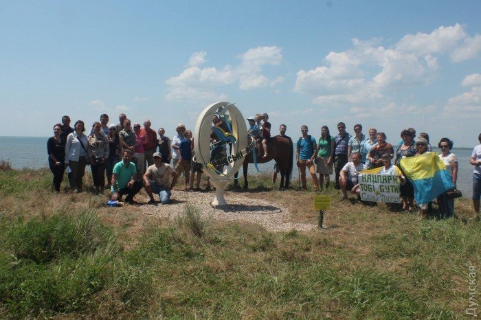 В одесском национальном парке Тузловские лиманы установили памятник нулевому километру