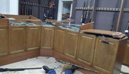 В Казахстане произошла серия терактов, 5 июня в Актобе группа вооруженных лиц напала на оружейный магазин, где убили продавца, охранника, посетителя и ранили троих полицейских и еще одного посетителя.