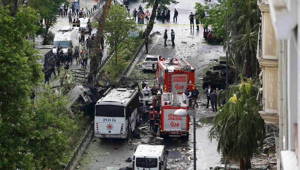 На месте взрыва в Стамбуле 7 июня 2016 года