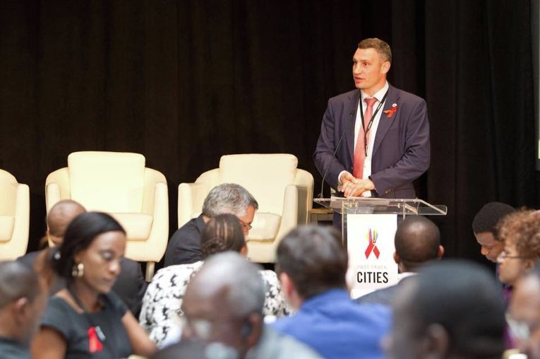 Мэр Киева Виталий Кличко выступил в Нью-Йорке на международной конференции по борьбе со СПИДом Fast-Track Cities: Ending The AIDS Epidemi