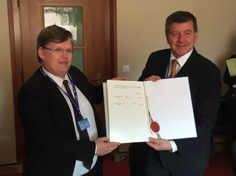 В Женеве вице-премьер-министр Украины Павел Розенко провел встречу с министром труда, благосостояния и социального страхования Кипра Зетой Эмилианиду и подписал Меморандум о сотрудничестве.