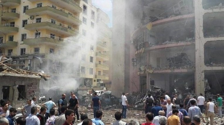 Взрыв заминированного автомобиля у полицейского участка в турецкой провинции Мардин