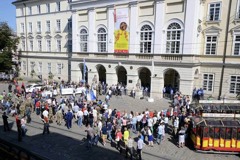 Протест под зданием Львовского горсовета
