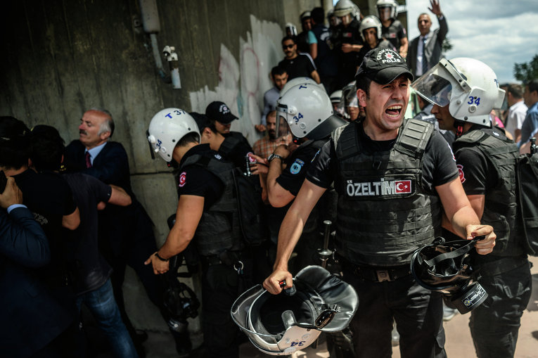 Акция протеста в Стамбуле против серии терактов