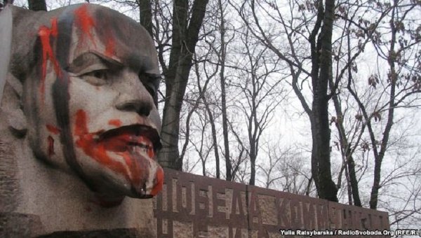 Стела Победа коммунизма неизбежна в Днепропетровске