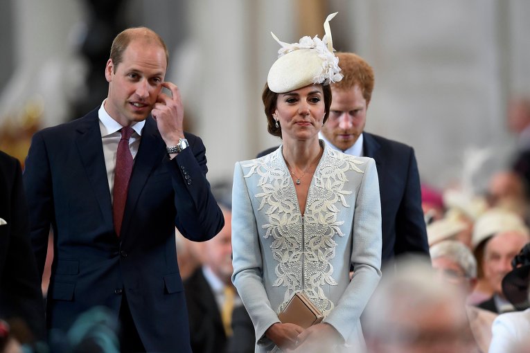 Герцог и герцогиня Кембриджские прибыли на службу в честь 90-летия королевы Елизаветы в соборе Святого Павла в Лондоне