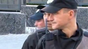 Правый сектор забросал яйцами консульство РФ в Одессе: новые кадры
