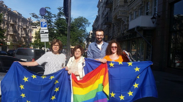 В ЛГБТ-марше принимает участие народный депутат Сергей Лещенко