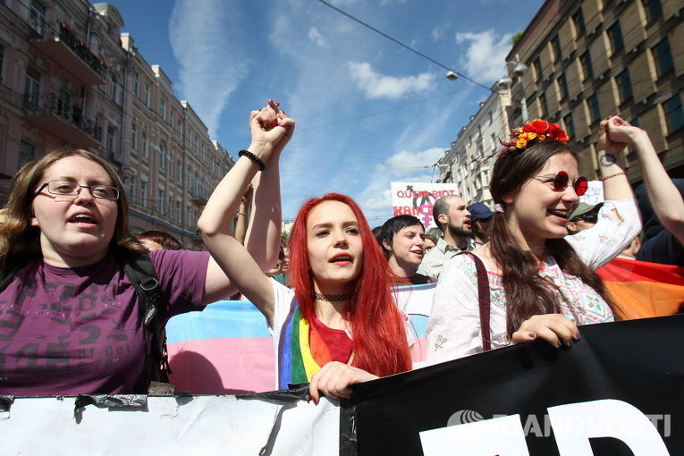 В центре Киева в клубе «Велес» стартовали лесби-вечеринки по пражскому формату
