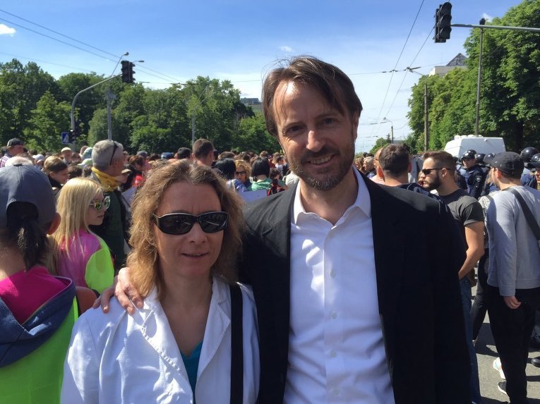 Посол Швеции в Украине Андреас фон Бекерат во время ЛГБТ-марша в Киеве