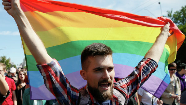 Участник ЛГБТ-марша. Архивное фото