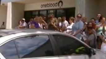 Жители Орландо сдают кровь для раненых