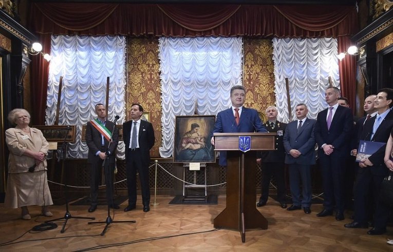 В Киеве при участии Порошенко и мэра Вероны открылась выставка из 17 ценных картин