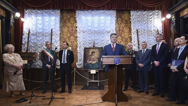 В Киеве при участии Порошенко и мэра Вероны открылась выставка из 17 ценных картин