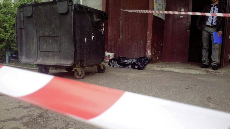 Новорожденного ребенка в Киеве выбросили в мусорник