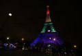 После стрельбы в Орландо Эйфелеву башню подсветили в цветах флага ЛГБТ