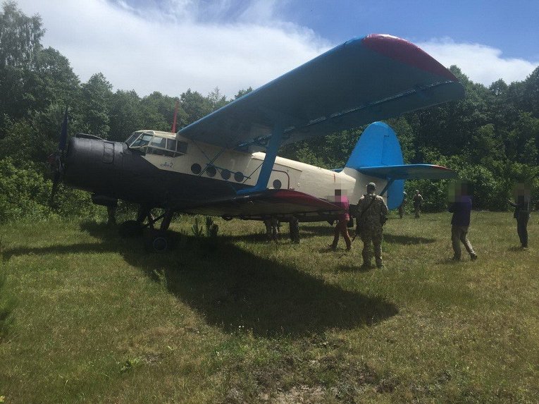 Сотрудники Службы безопасности Украины изъяли на Волыни самолет АН-2, который контрабандисты использовали для перевозки товаров в Польшу.